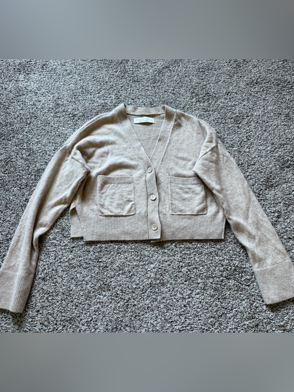 Abercrombie & Fitch Beige V‑Neck Cashmere Sweater